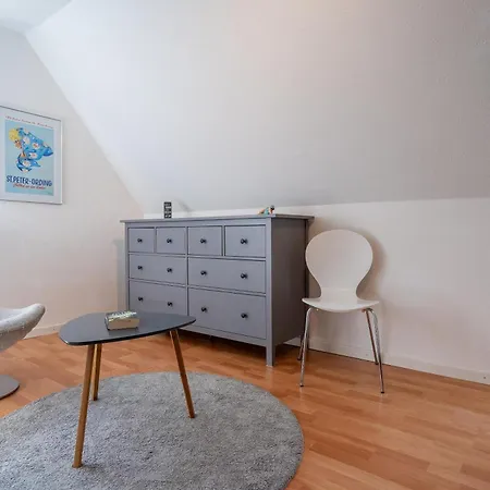 Holiday home Haus Heckenrose