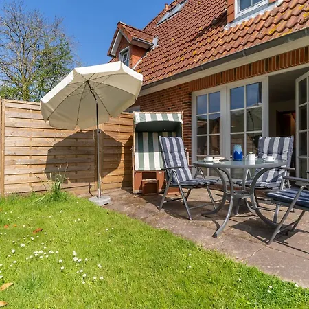 Holiday home Haus Heckenrose